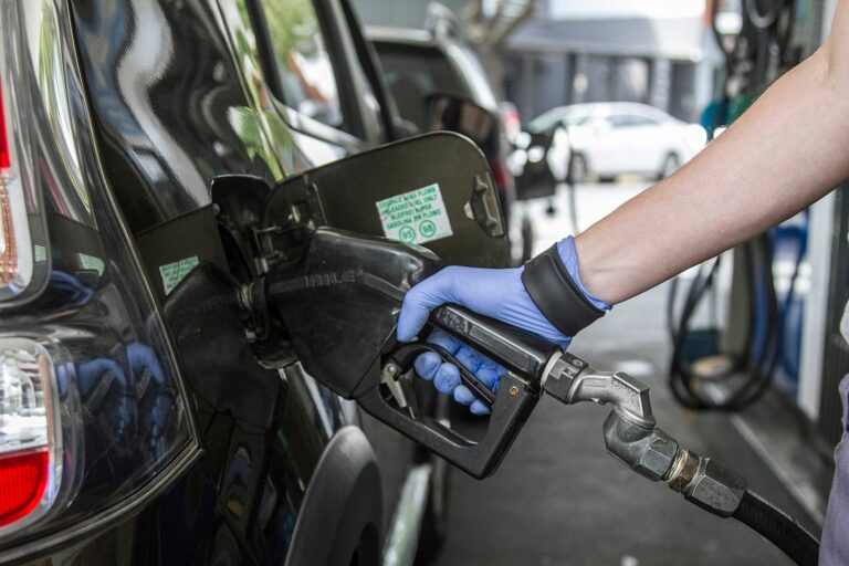 El precio de la nafta se ubica entre los más altos de Sudamérica