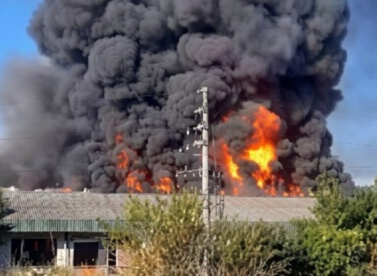 Incendio en depósito de pinturas de Francisco Álvarez obliga a autoevacuación