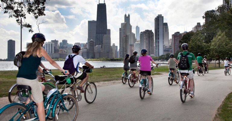Chicago registra récord de viajes en bicicleta y patinete compartidos