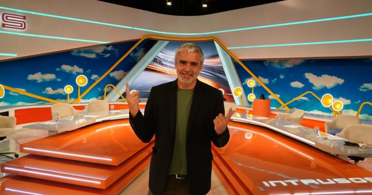 Camilo García vuelve a Intrusos tras 24 años y revela su cambio