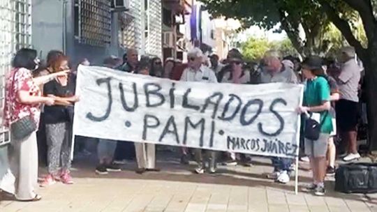 Gráfico ilustrativo de tendencias económicas y mapa político de Argentina