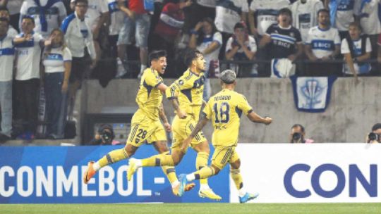 Jugadores de Boca Juniors celebran durante el partido contra Universidad Católica de Chile por la Copa Libertadores 2024.