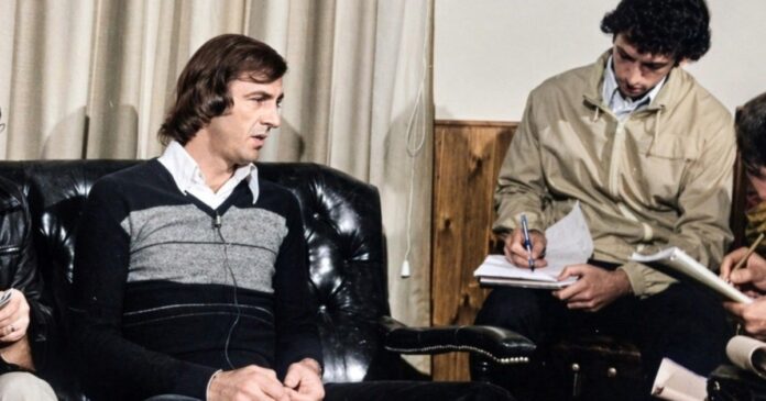 César Luis Menotti con la lista de 40 jugadores para el Mundial 1978