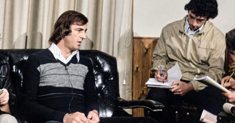 César Luis Menotti con la lista de 40 jugadores para el Mundial 1978