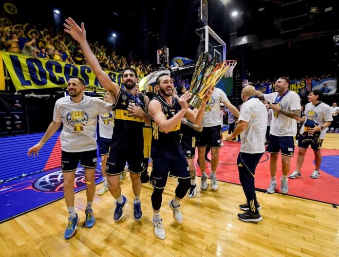 boca-juniors-campeon-basketball-champions-league-americas-2025 Jugadores de Boca Juniors celebran el título de la Basketball Champions League Américas.