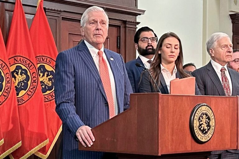 Bruce Blakeman, candidato republicano a gobernador de Nueva York, durante un acto de campaña.