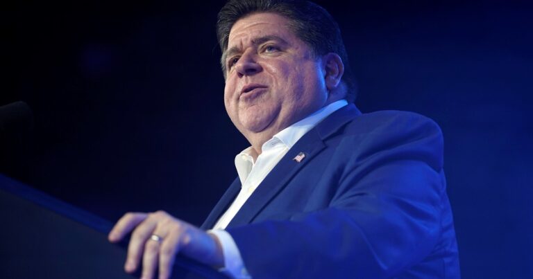 Logotipo de los Chicago Bears de la NFL frente a un mapa que señala Illinois e Indiana.