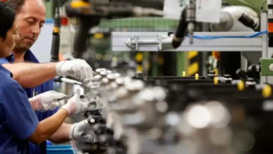 Gráfico de evolución del PBI y la tasa de desempleo en Argentina