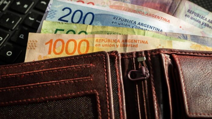 Gráfico comparativo de tasas y requisitos para créditos hipotecarios UVA en diferentes bancos de Argentina.