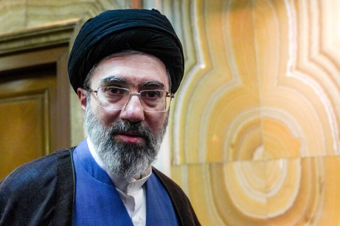 estado-salud-lider-supremo-iran-mojtaba-khamenei-fuentes-cercanas Retrato oficial o ilustración referencial de Mojtaba Khamenei, líder supremo de Irán.