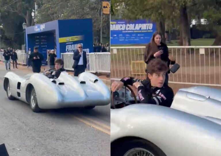 Franco Colapinto al volante de la Flecha de Plata de Fangio durante el Road Show en Buenos Aires