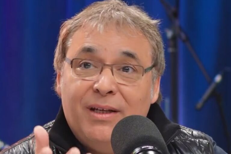 Gabriel Rolón, psicólogo y escritor, durante una entrevista o columna.