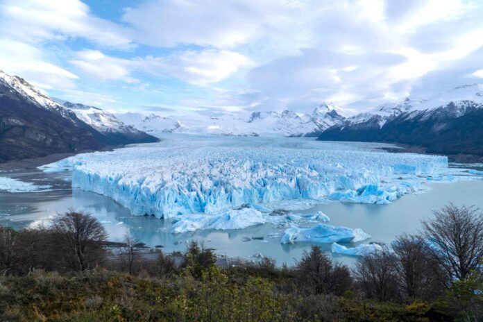 gobierno-promulgo-ley-glaciares Glaciar en la cordillera de los Andes, Argentina