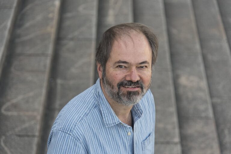 Juan Villoro, escritor mexicano, autor del libro 'Los héroes numerados' sobre fútbol y cultura.