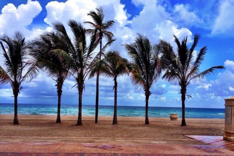 Vista de un motel típico en la zona de 'Little Quebec', cerca de Fort Lauderdale, Florida.