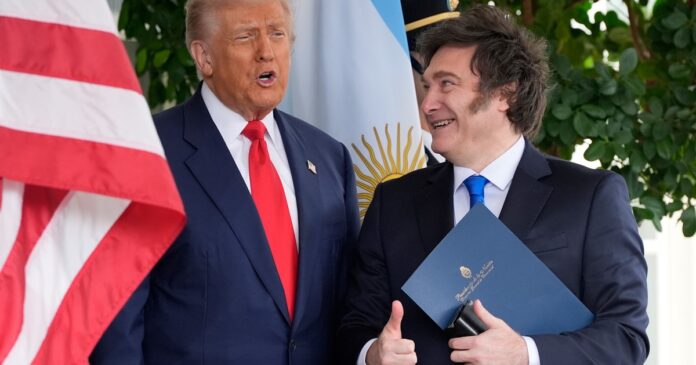 Mapa de las Islas Malvinas con banderas de Argentina y Reino Unido