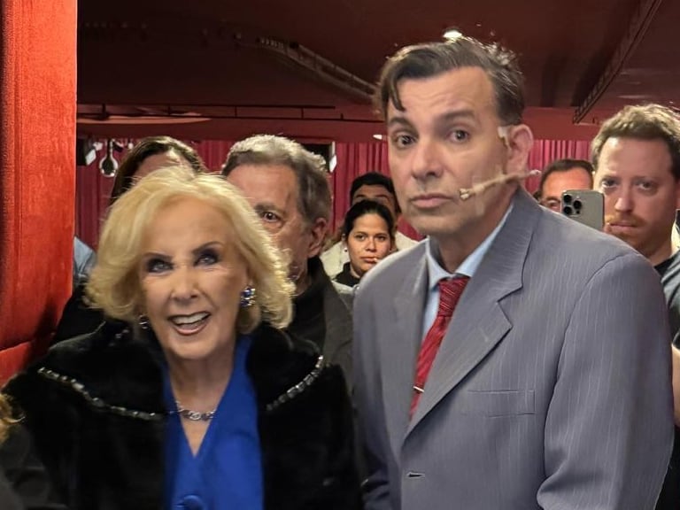 Mirtha Legrand conduce su programa junto a invitados, entre ellos Martín Bossi.