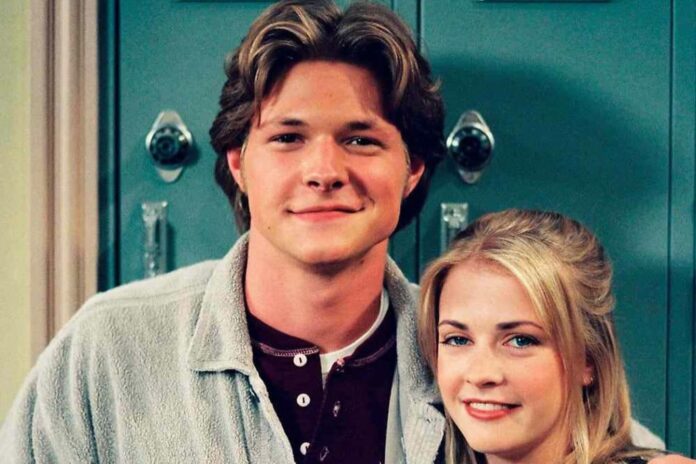 Foto del reencuentro de Nate Richert, Melissa Joan Hart y Beth Broderick, actores de 'Sabrina, la bruja adolescente'.