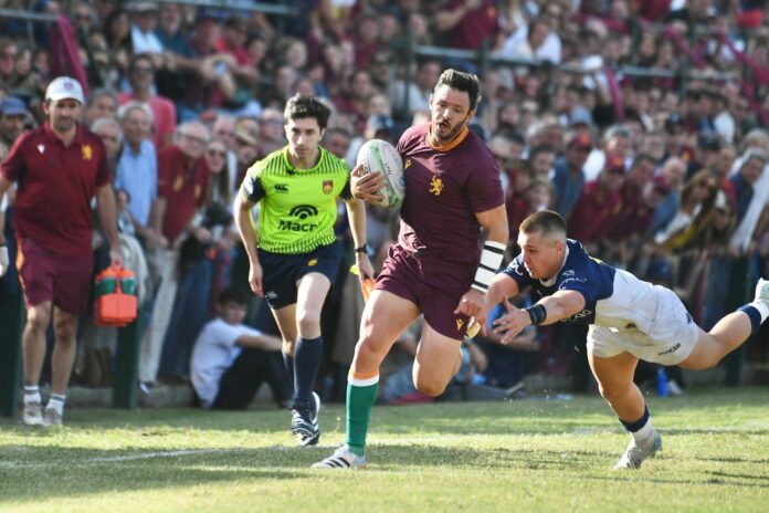 Jugadores de Newman celebrando una goleada histórica contra Champagnat en el clásico de colegios de la URBA