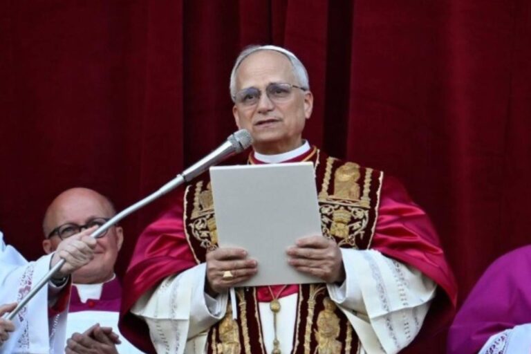El Papa León XIV durante un discurso en la Universidad Católica de África Central, Camerún.