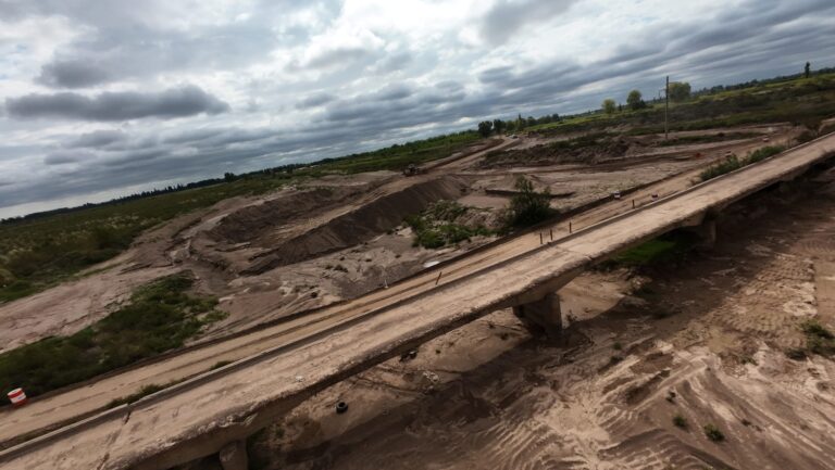 Construcción del nuevo puente sobre el Río Mendoza en la Ruta Provincial 31