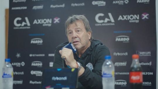 Ricardo Zielinski, director técnico de Belgrano, en una conferencia de prensa.