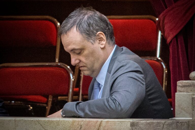 Adorni hablando en el Congreso