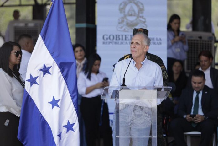 Presidente Nasry Asfura durante lanzamiento de jornada de vacunación y desparasitación en Honduras