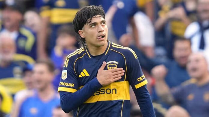 Exequiel Changuito Zeballos con la camiseta de Boca Juniors durante un partido
