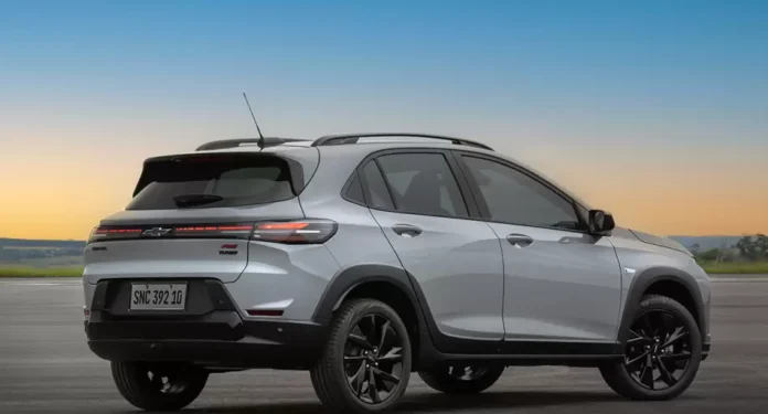 Chevrolet Sonic 2025, vista lateral del nuevo SUV compacto en color rojo