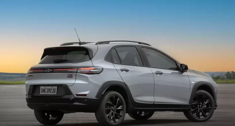 Chevrolet Sonic 2025, vista lateral del nuevo SUV compacto en color rojo