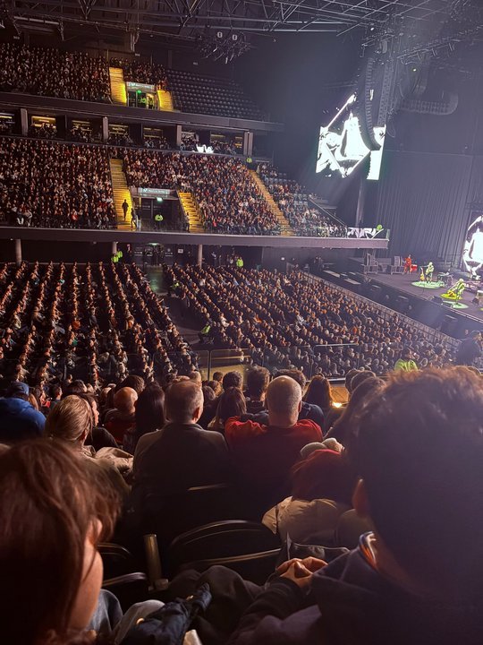 fito-paez-fue-abucheado-durante-la-presentacion-de-su-nuevo-disco-en-el-movistar-arena Fito Páez en el escenario del Movistar Arena durante la presentación de su disco Novela