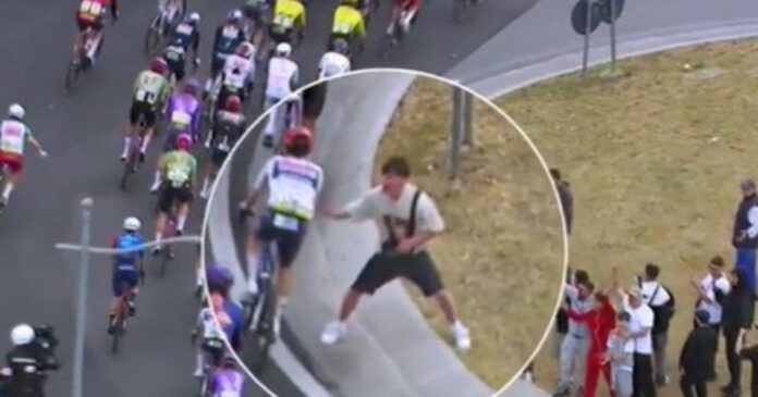 Ciclistas del Giro de Italia durante la sexta etapa
