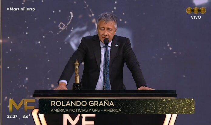 Rolando Graña recibe el Premio Martín Fierro