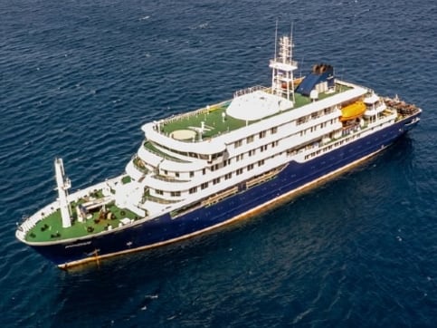 Crucero MV Hondius fondeado frente a Cabo Verde con brote de hantavirus