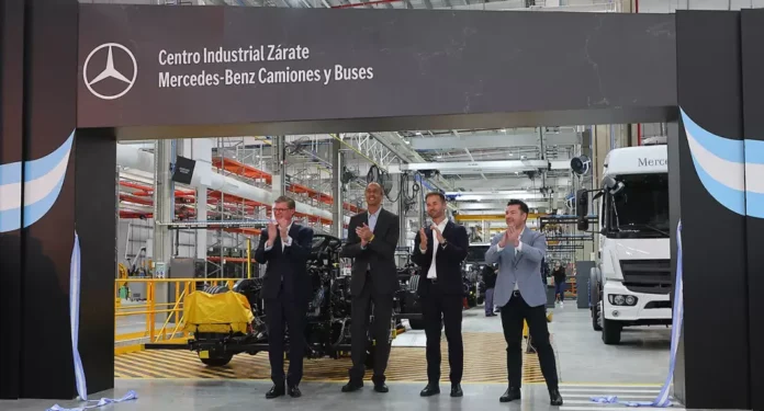 Vista exterior del nuevo Centro Industrial de Mercedes-Benz en Zárate