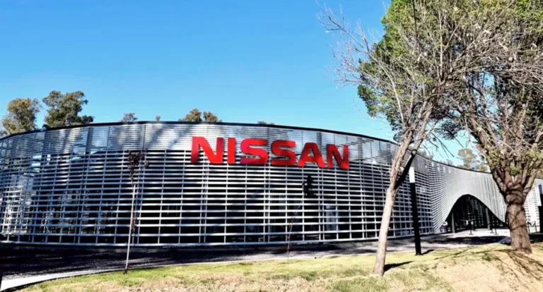 Logo de Nissan Argentina junto al de Grupo Simpa