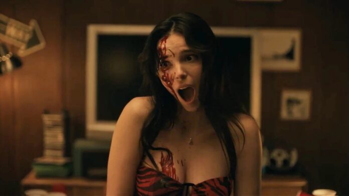 Escena de la película Obsession con el personaje Nikki