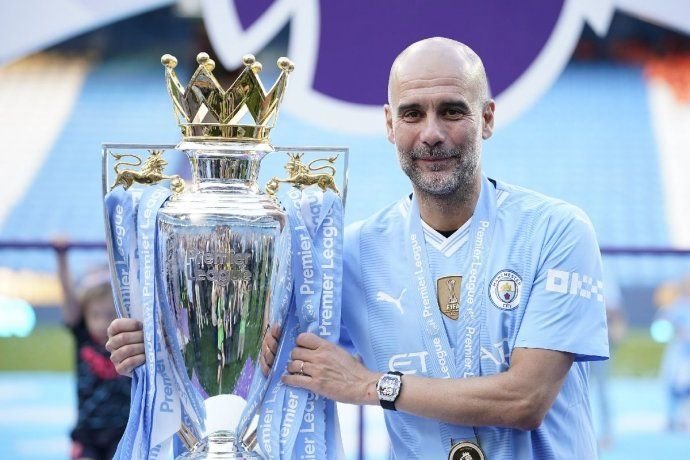 pep-guardiola-prepara-su-despedida-manchester-city-cierre-ciclo-historico Pep Guardiola en el banco del Manchester City durante un partido de Premier League