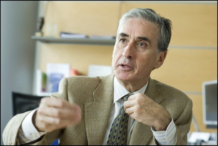 Ramón Jáuregui, exministro del PSOE, en una conferencia de prensa