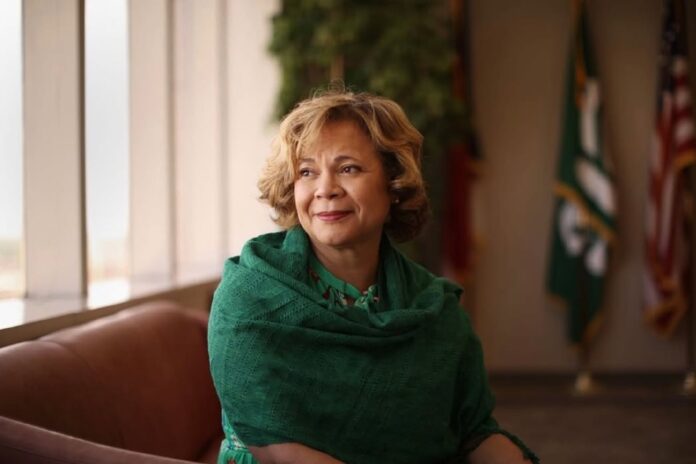Vi Lyles, alcaldesa de Charlotte, durante un evento oficial