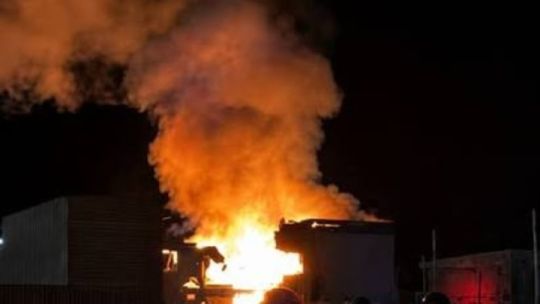 santa-cruz-tres-muertos-siete-heridos-explosion-incendio-perito-moreno Imagen del lugar de la explosión e incendio en Perito Moreno, Santa Cruz