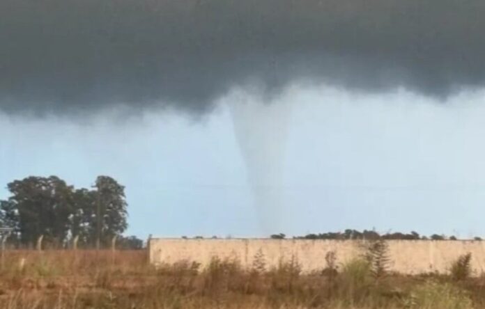 Vivienda destruida por el tornado en Las Flores, provincia de Buenos Aires