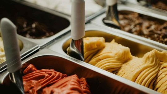 vuelve-la-copa-argentina-del-helado-artesanal-8-duplas-maestros-heladeros-la-rural Maestros heladeros preparando helado artesanal en la Copa Argentina del Helado Artesanal