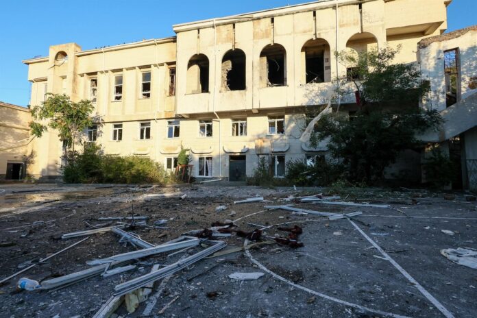 Edificios no residenciales en Simferopol tras ataque ucraniano