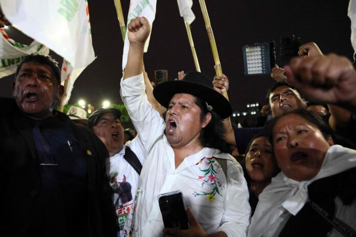 balotaje-peru-conteo-oficial-keiko-fujimori-roberto-sanchez Urnas electorales en Perú durante el balotaje presidencial