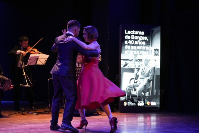 Evento en la Capilla del Centro Cultural Recoleta con lecturas y tangos en homenaje a Borges