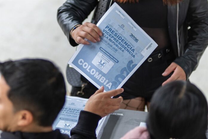 Urnas electorales en Colombia durante la segunda vuelta presidencial