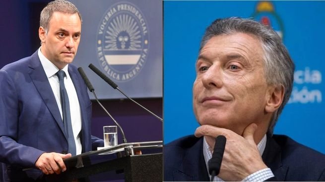 Manuel Adorni en una conferencia de prensa