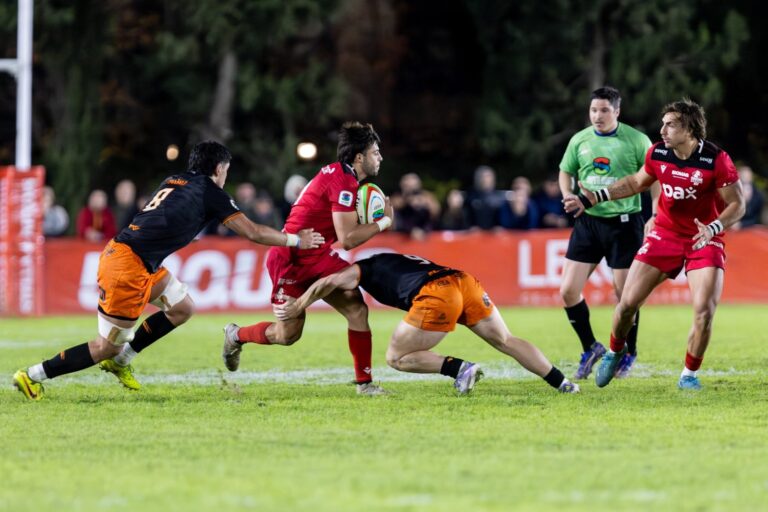 Jugadores de Dogos XV celebrando la victoria en Córdoba Athletic